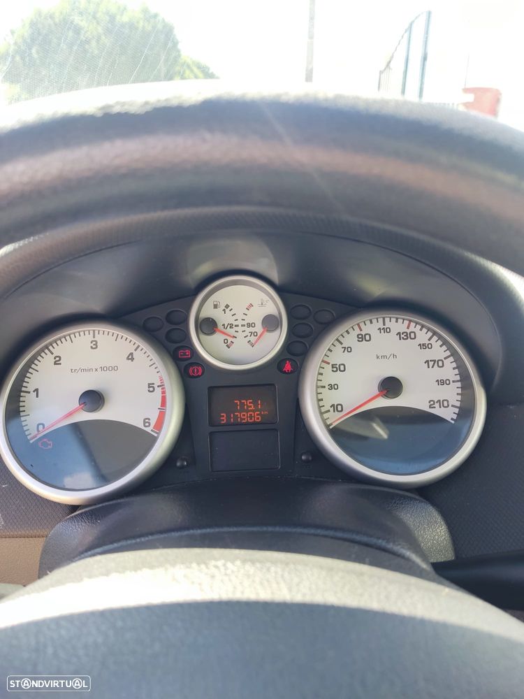 Peugeot 207 1.4 HDi Urban - 10