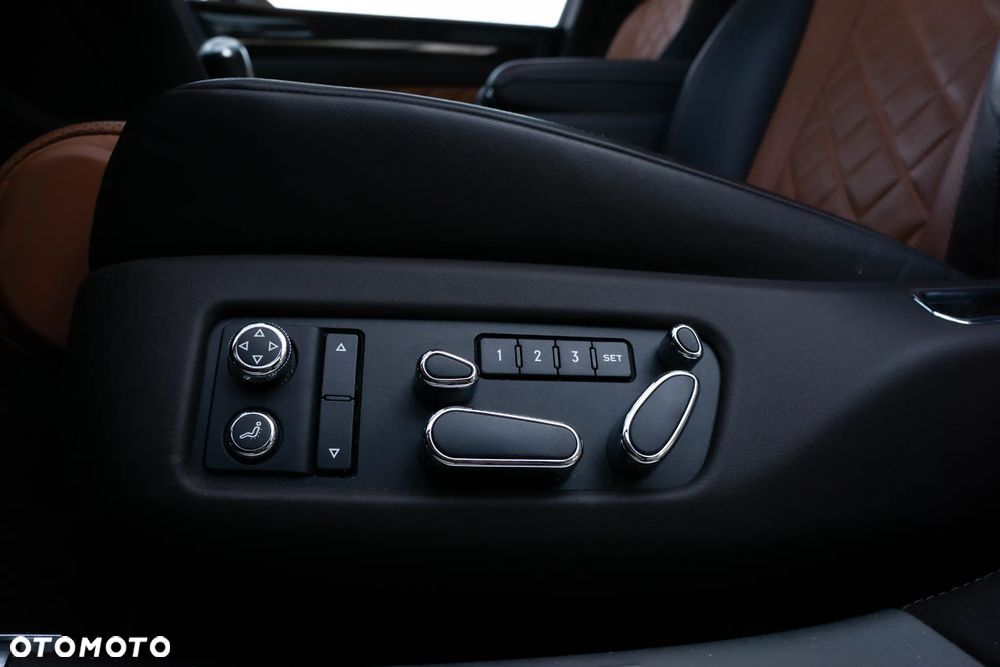 Bentley Flying Spur - 17