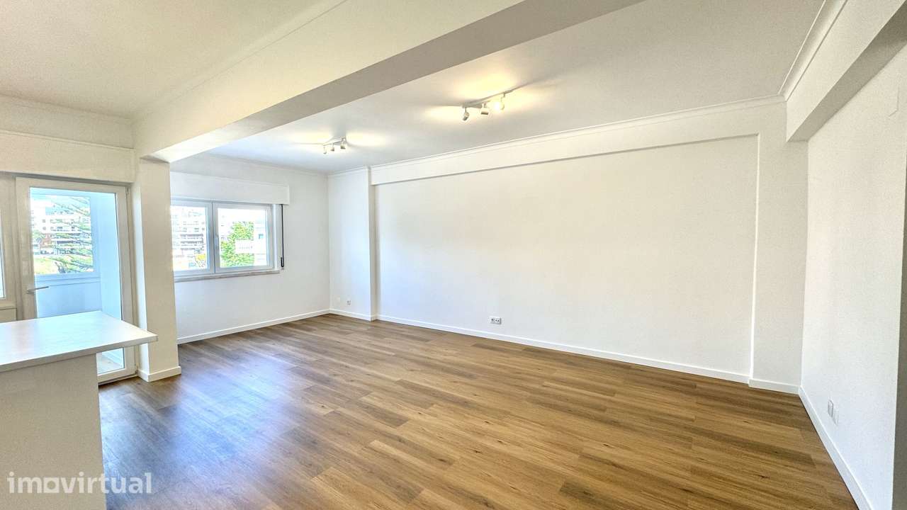 Apartamento T2 TOTALMENTE REMODELADO na Rua Teófilo Lopes Constantino - Grande imagem: 3/18