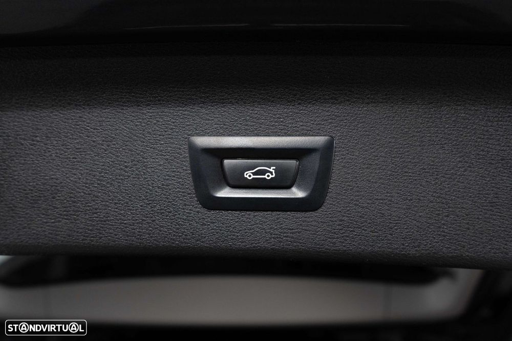 BMW X1 25 e xDrive Corporate Edition - 17