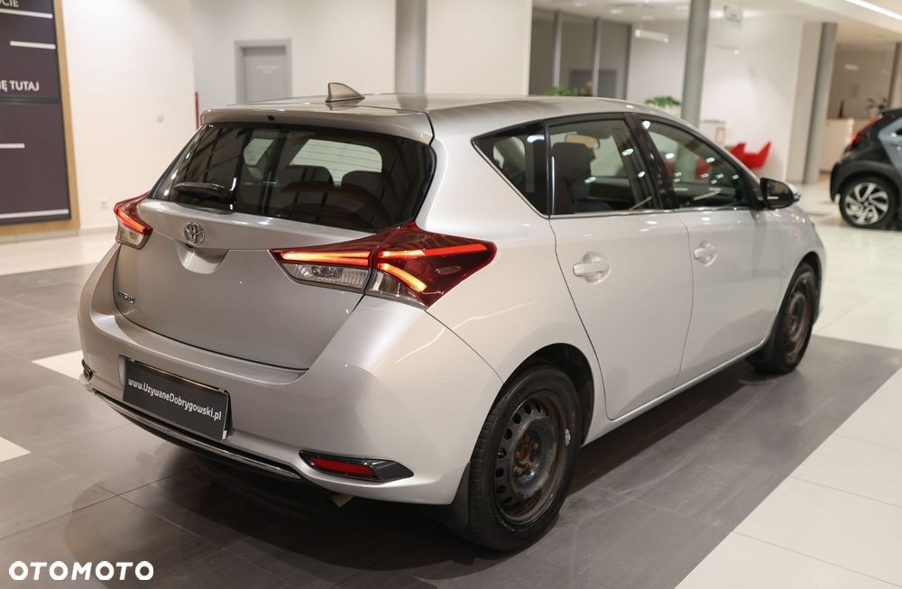 Toyota Auris - 16