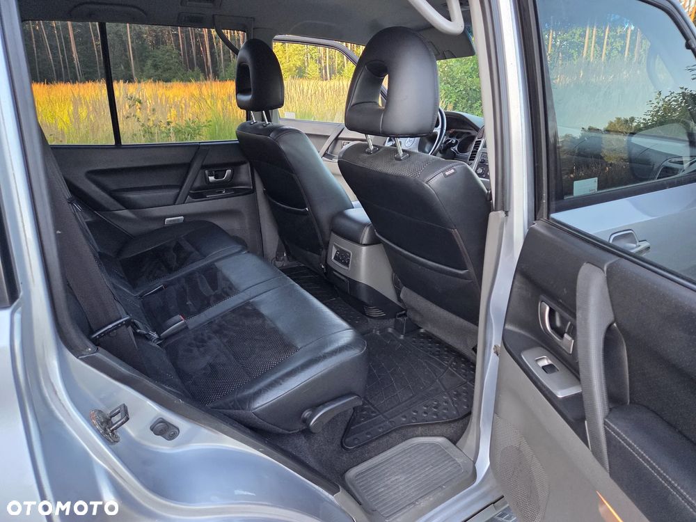 Mitsubishi Pajero 3.2 DID Instyle DAKAR - 12