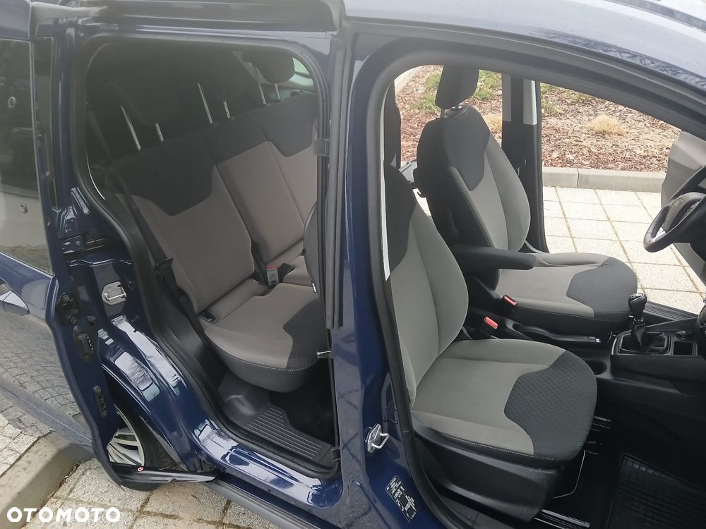 Ford Tourneo Courier - 28