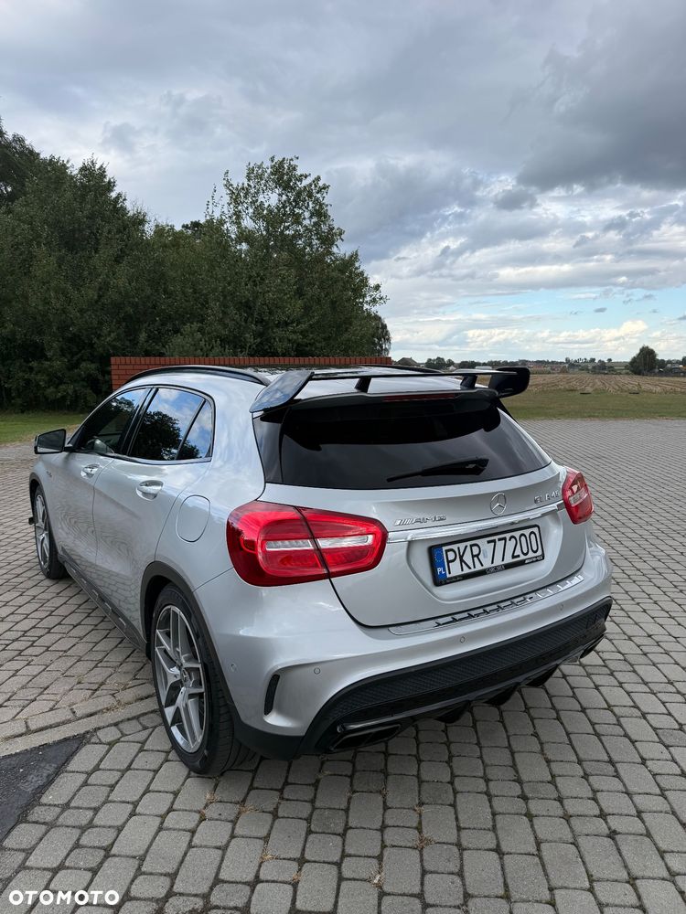Mercedes-Benz GLA - 4