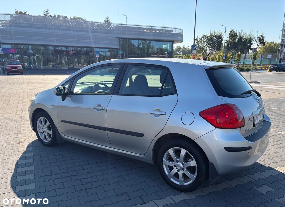 Toyota Auris 1.6 VVT-i Executive - 6