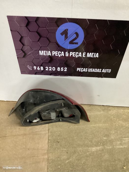 Farolim traseiro esquerdo Land Rover 200 do ano 2001 - 2