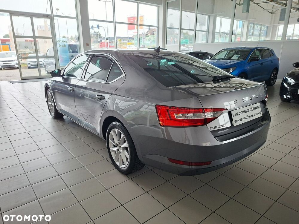 Skoda Superb 2.0 TSI Ambition DSG - 9