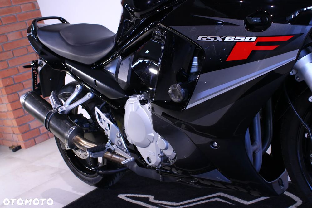 Suzuki GSX - 21