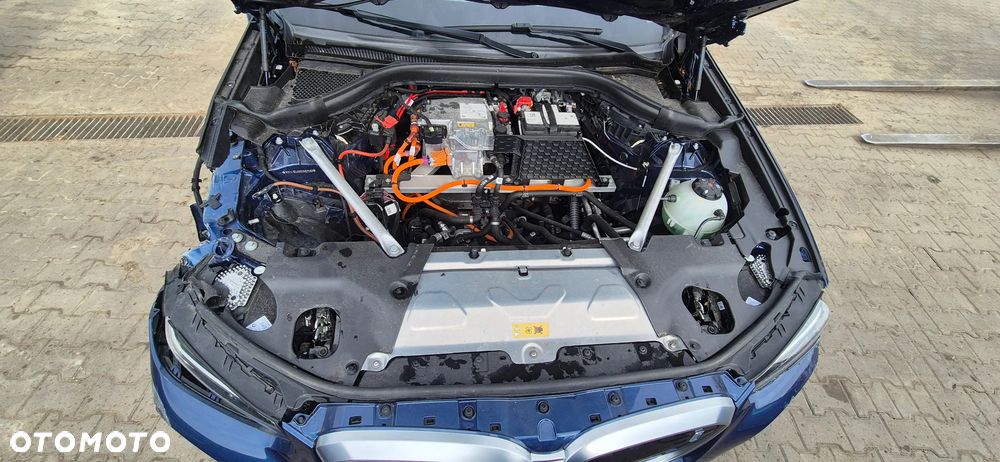BMW iX3 - 19