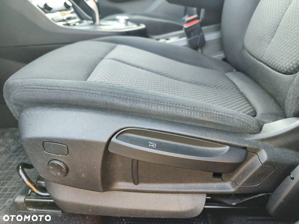 BMW Seria 2 218d Advantage - 11