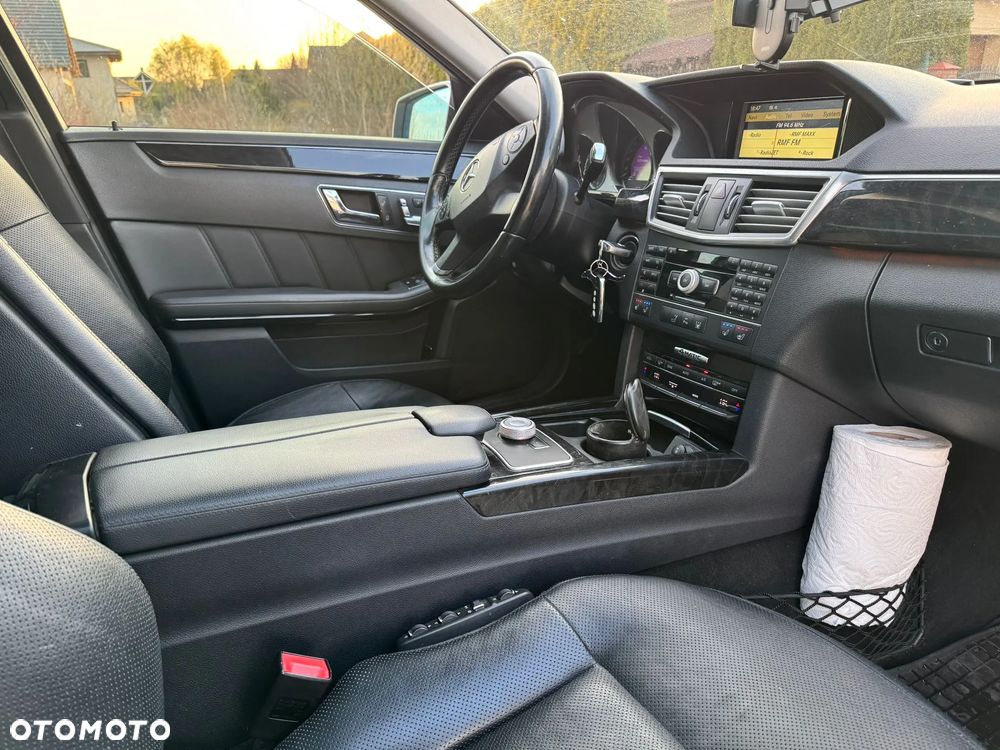Mercedes-Benz Klasa E 350 CDI DPF 4Matic BlueEFFICIENCY 7G-TRONIC Avantgarde - 2