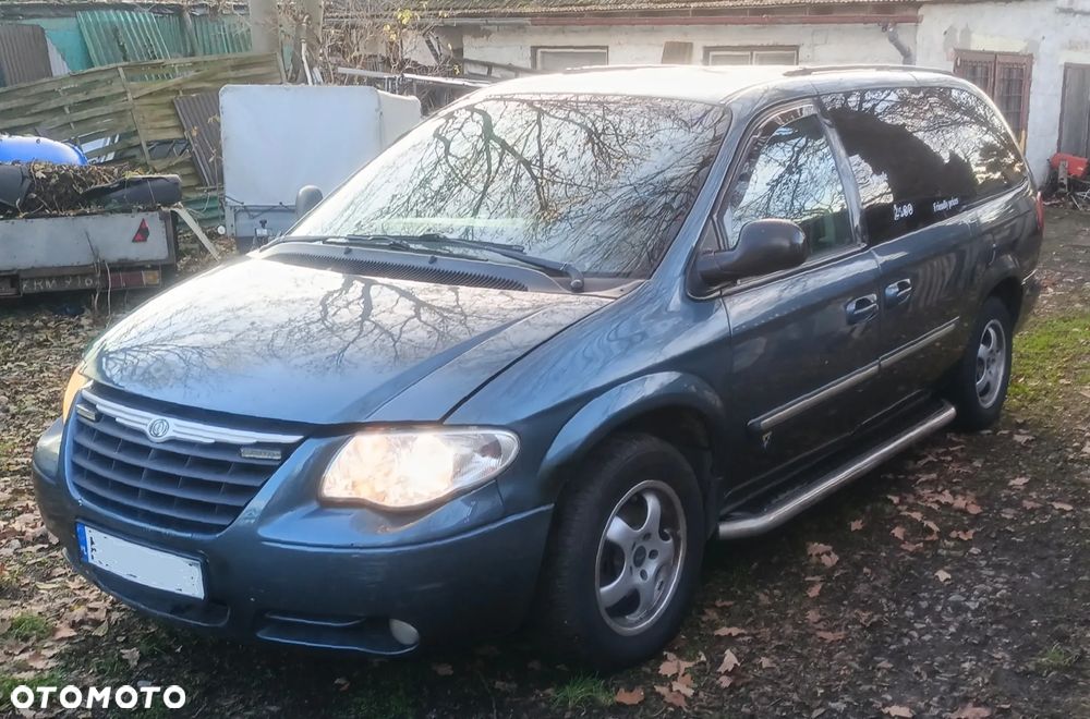 Chrysler Town & Country - 8