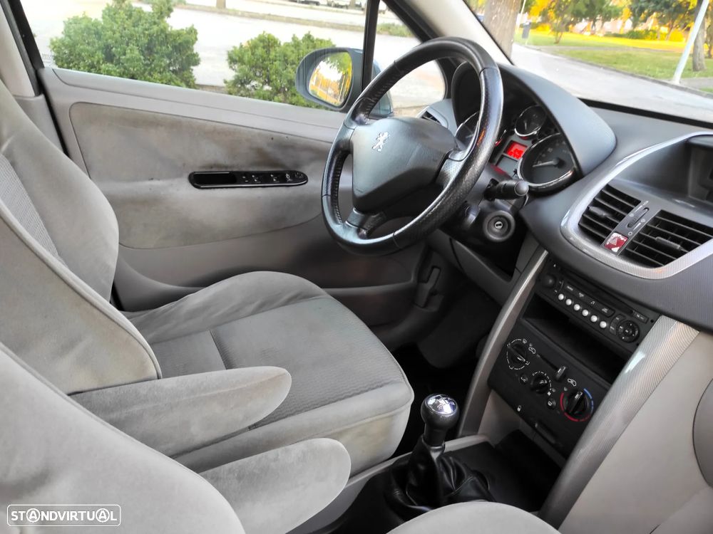 Peugeot 207 1.4 16V Trendy - 15