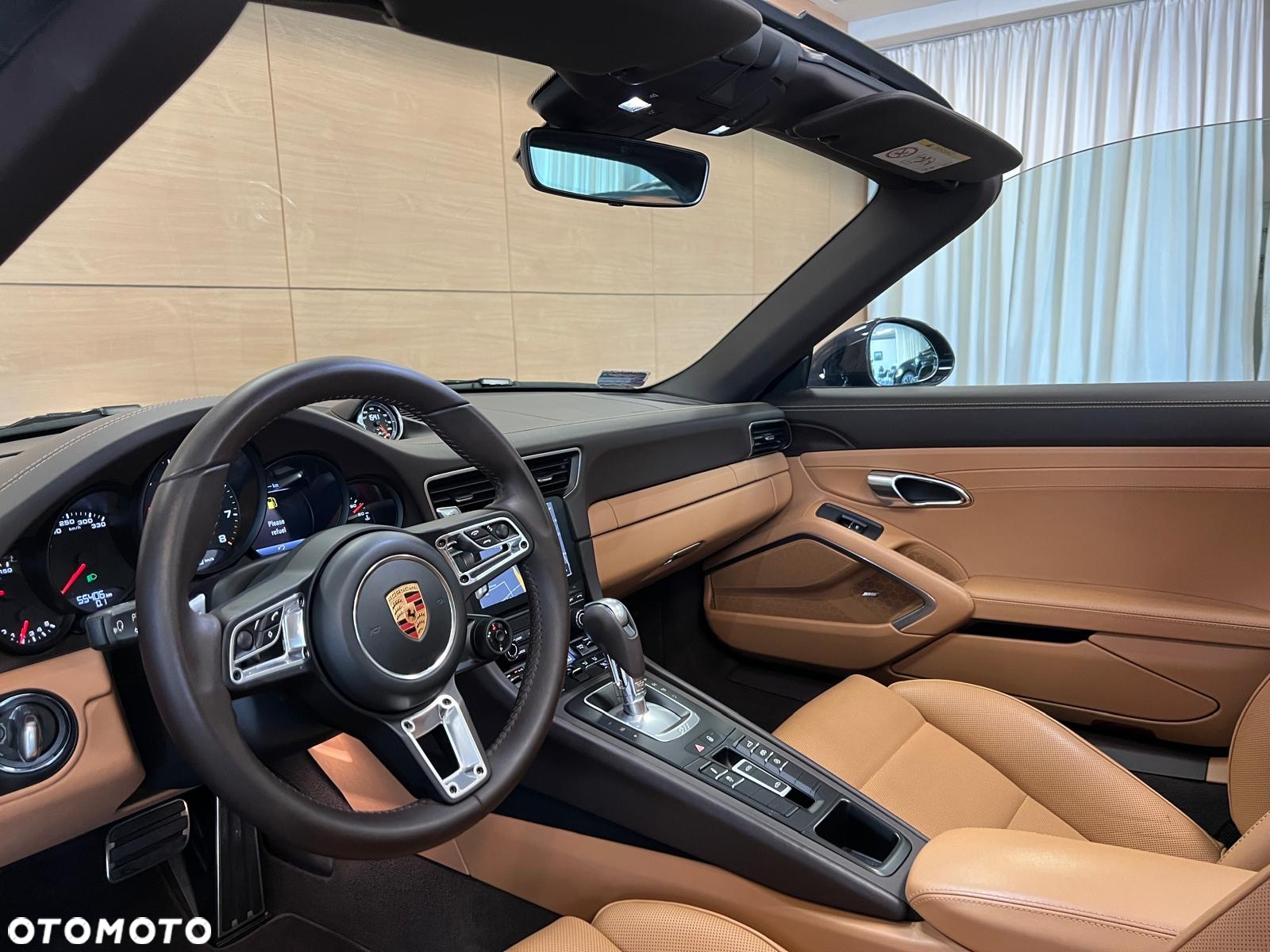 Porsche 911 Targa 4 GTS PDK - 13