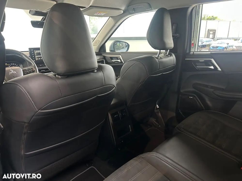 Mitsubishi Outlander 2.4 4WD Intro Edition - 13