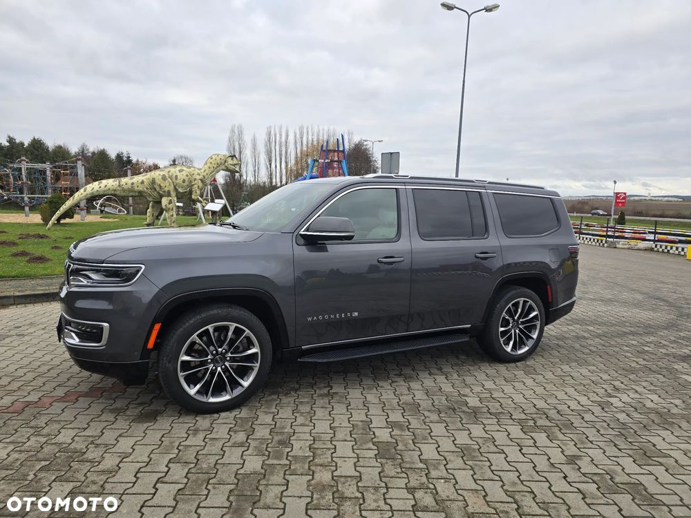 Jeep Wagoneer - 19