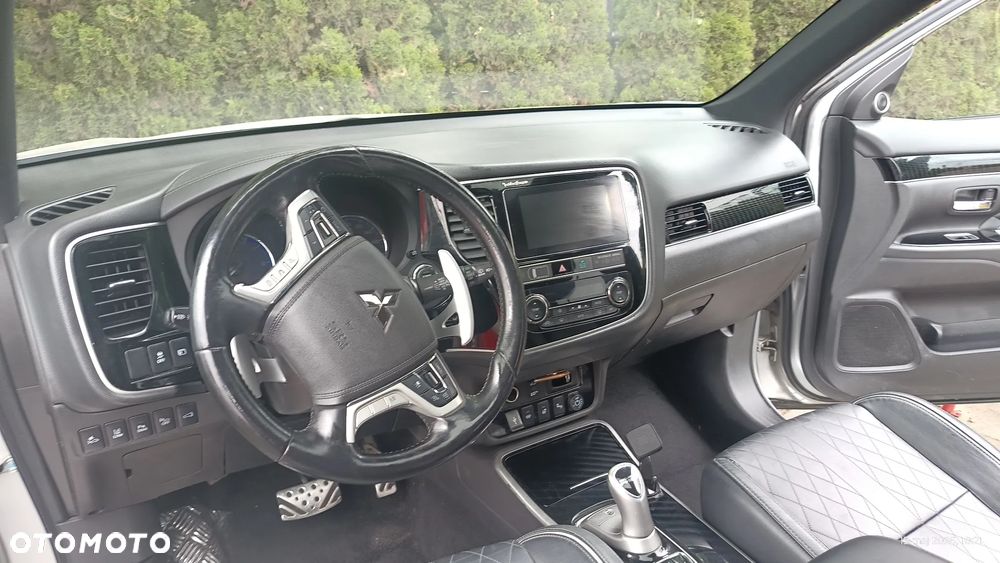 Mitsubishi Outlander - 25