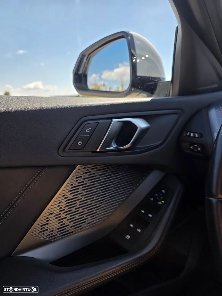 BMW 118 d Pack Desportivo M - 16