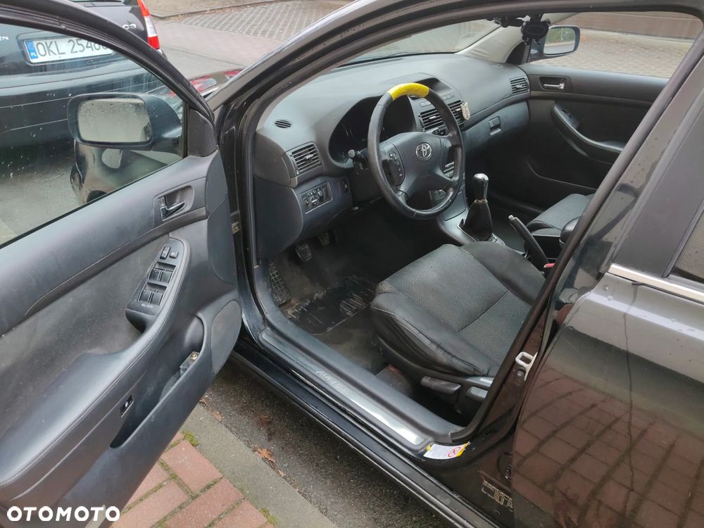 Toyota Avensis 1.8 VVT-i Combi - 10