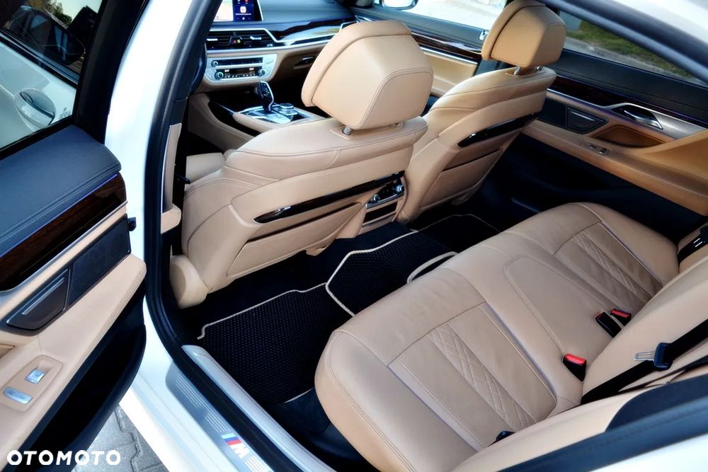 BMW Seria 7 750Li xDrive - 9