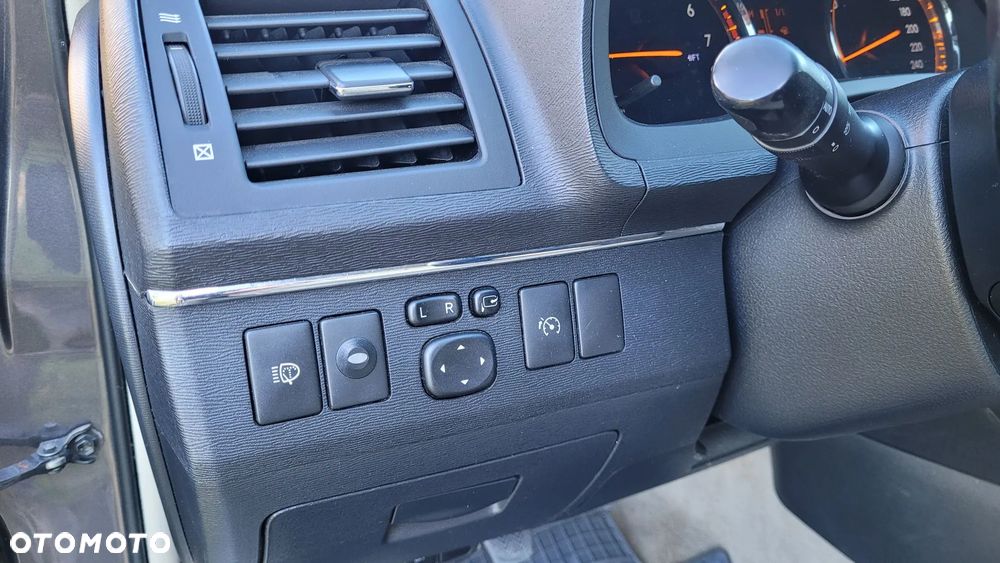 Toyota Avensis 1.8 Premium - 23