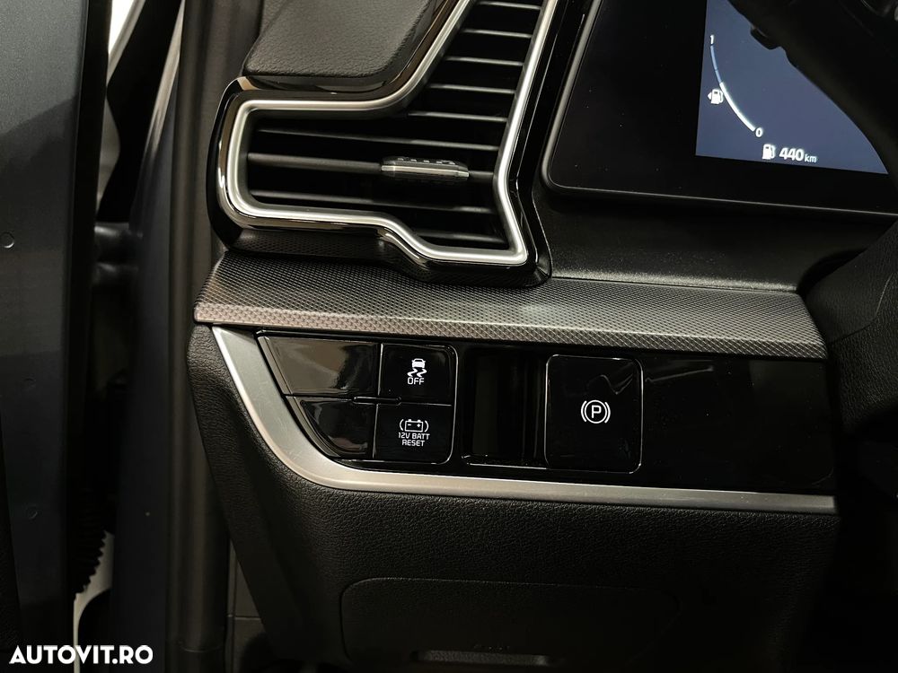 Kia Sportage 1.6 T-GDI HEV 6AT 4x2 Business Line - 31