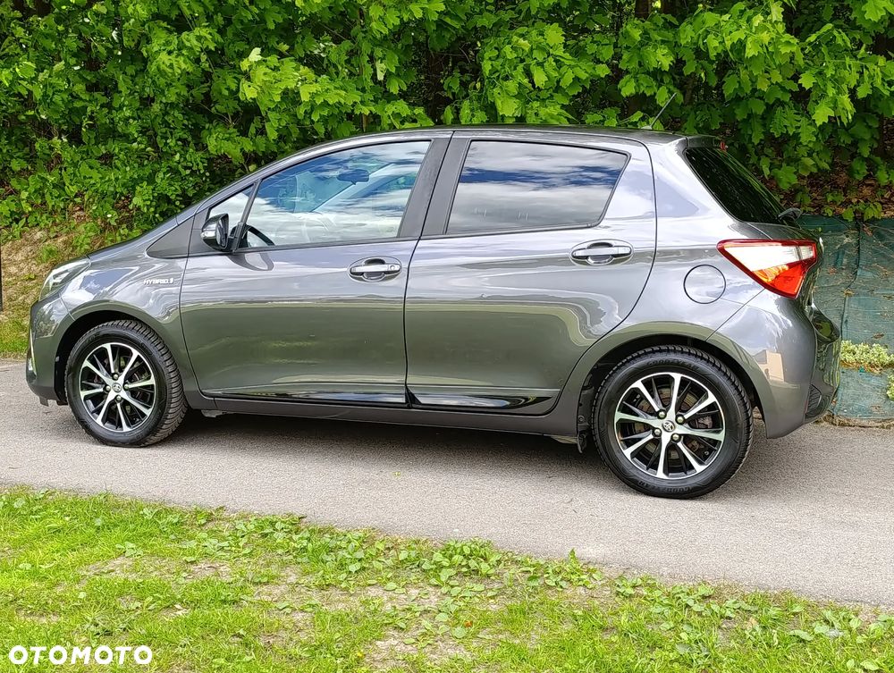 Toyota Yaris Hybrid 100 Premium - 1