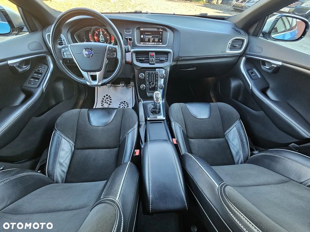 Volvo V40 D2 R-Design - 9