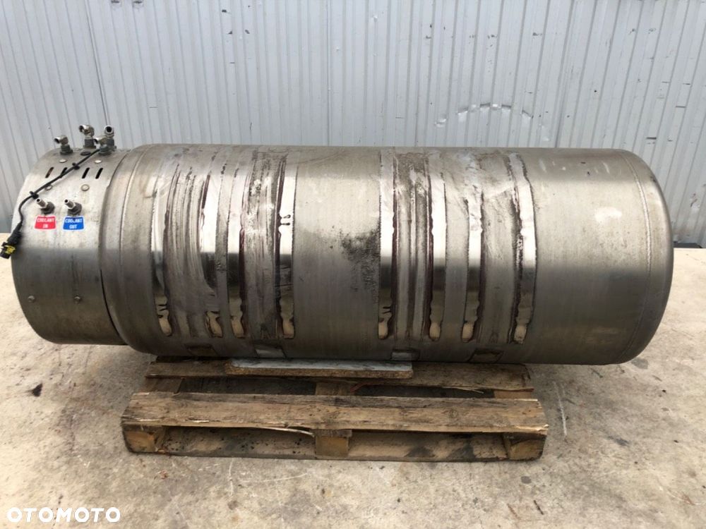 ZBIORNIK PALIWA GAZU LNG  SCANIA L,P,G,R,S - series 2016 - 2022 R410 302 kW [411 KM] 8x4/4 2017 - 1