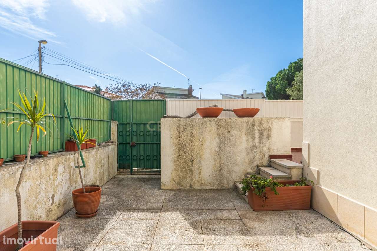 Apartamento T2 + 1 | Jardim e Estacionamento junto à Praia - Grande imagem: 5/22