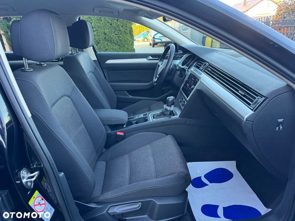 Volkswagen Passat 2.0 TDI SCR DSG Comfortline - 30