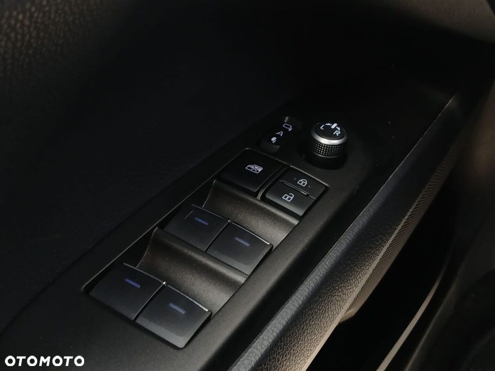 Toyota Camry - 37