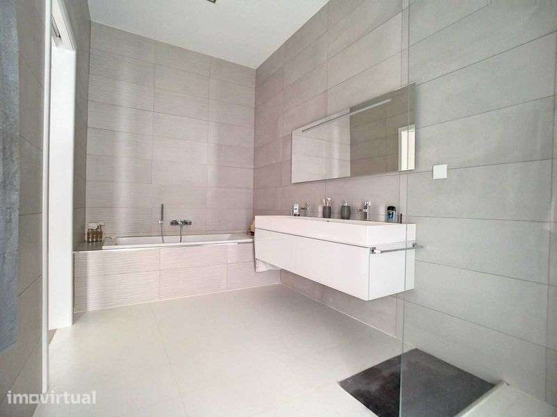 Moradia T5 contemporânea - Grande imagem: 5/12