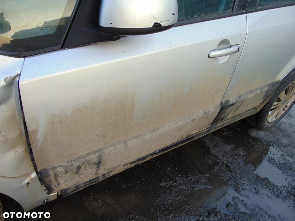 DRZWI LEWE PRZÓD PRZEDNIE SUZUKI SX4 FIAT SEDICI ZCC Z LISTWĄ - 2