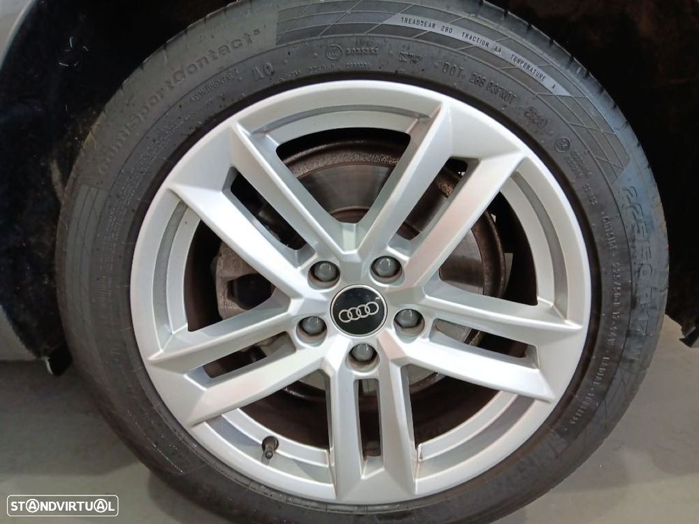Audi A4 Avant 30 TDI S tronic — fotografia 33
