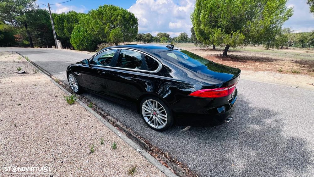 Jaguar XF - 19