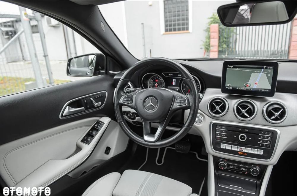 Mercedes-Benz GLA 200 7G-DCT AMG Line - 27