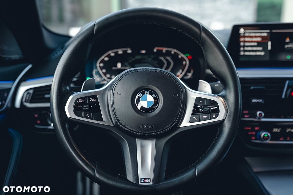 BMW Seria 5 520d xDrive M Sport sport - 22