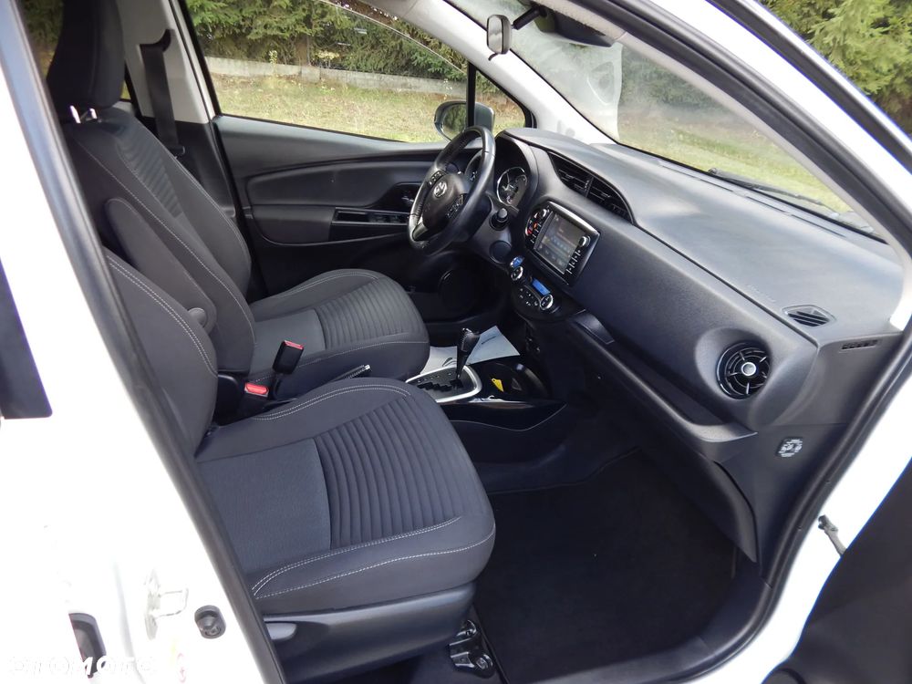 Toyota Yaris Hybrid 100 Premium - 18