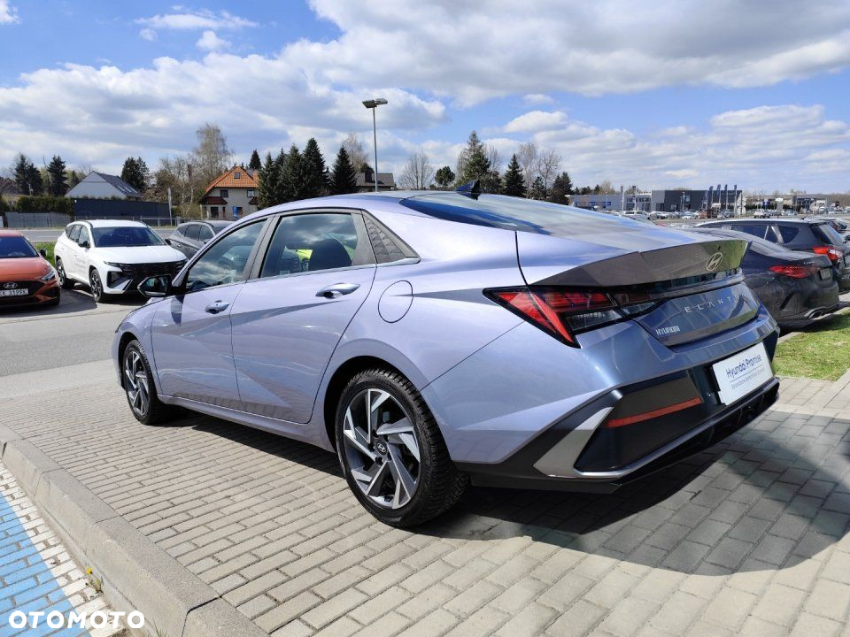 Hyundai Elantra - 4