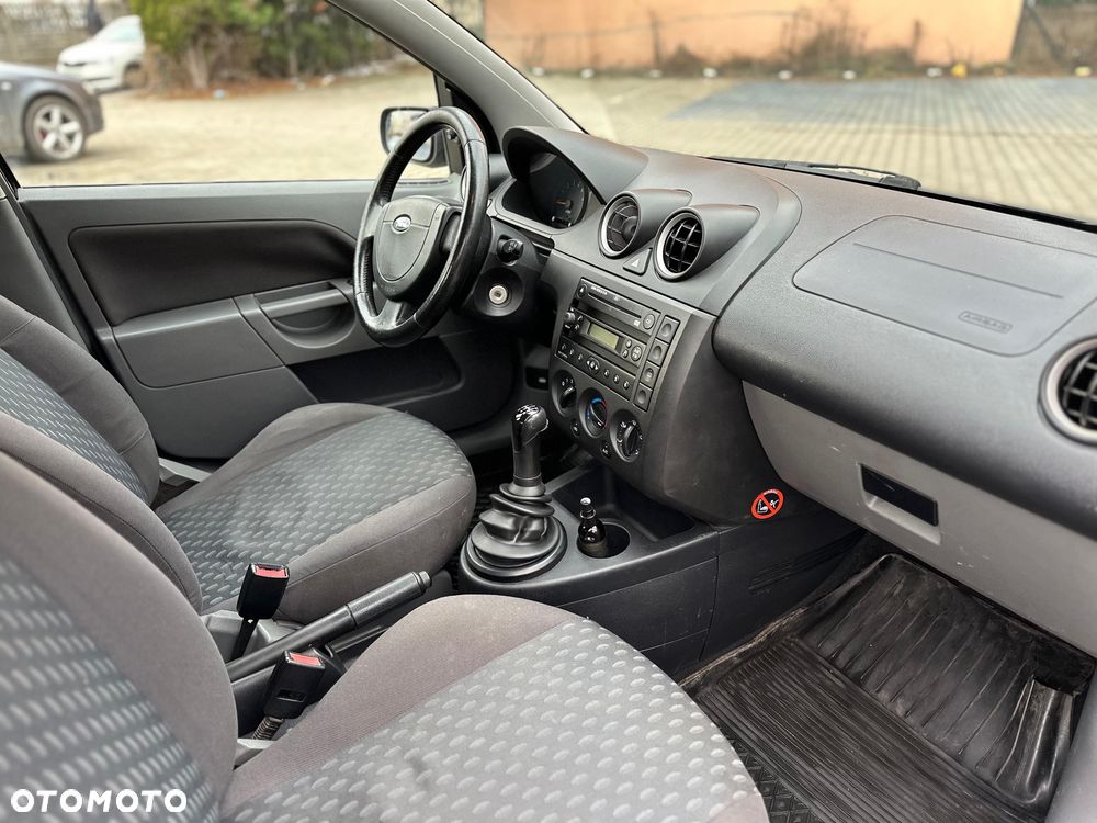 Ford Fiesta - 10