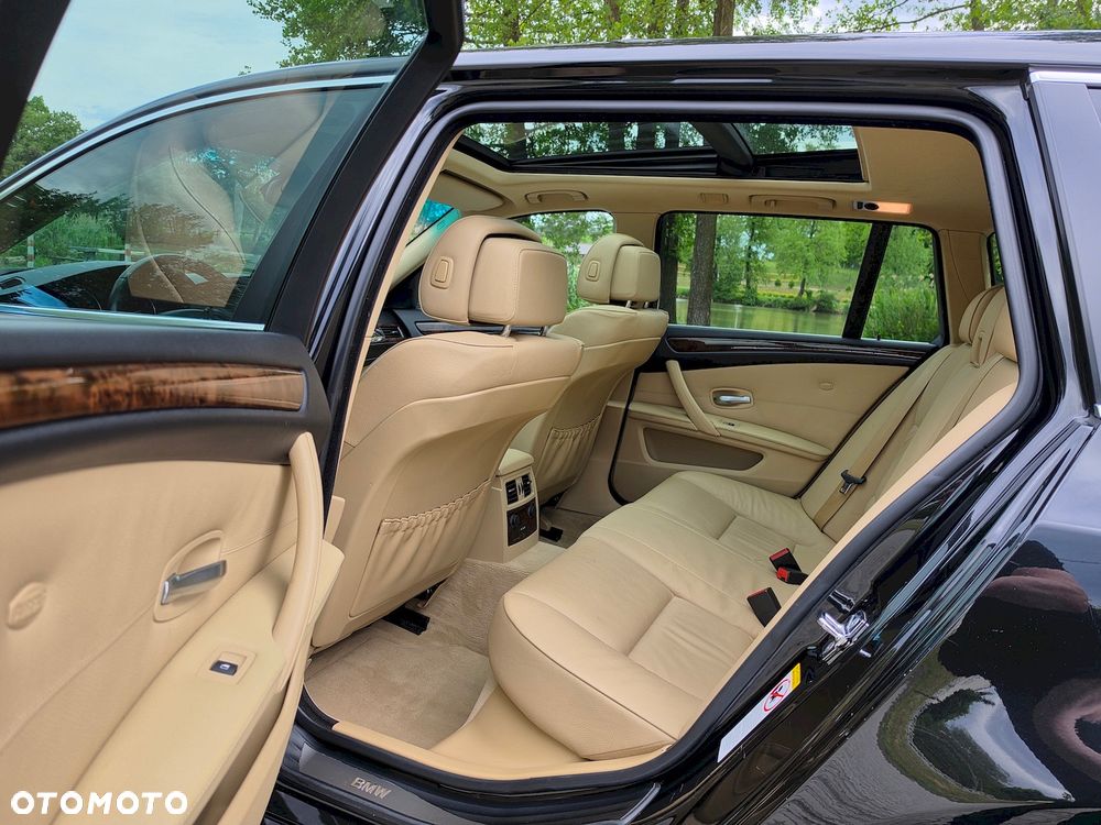 BMW Seria 5 525xd - 28