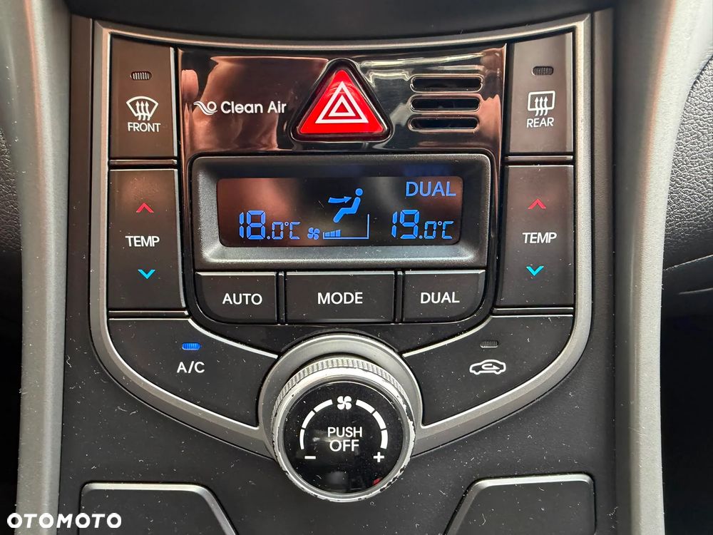 Hyundai Elantra 1.6 Comfort - 22