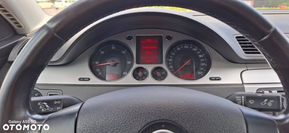 Volkswagen Passat 2.0 TDI DPF Comfortline - 13