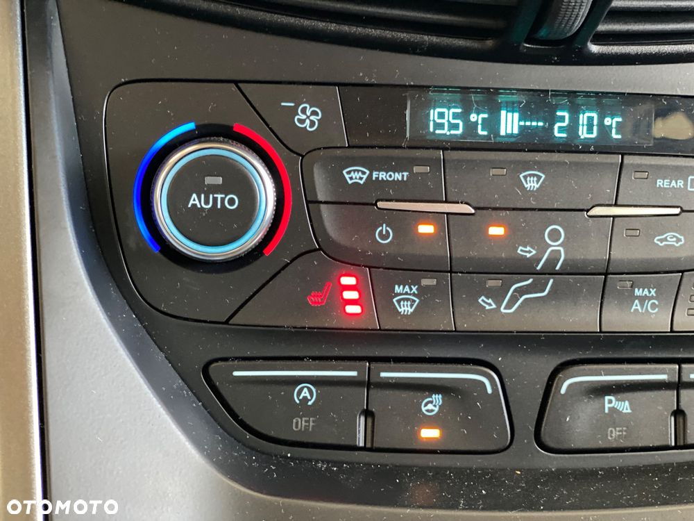 Ford Kuga 2.0 TDCi FWD Titanium - 27