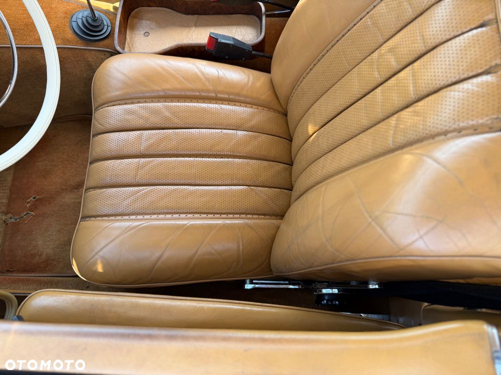 Mercedes-Benz 280 - 24