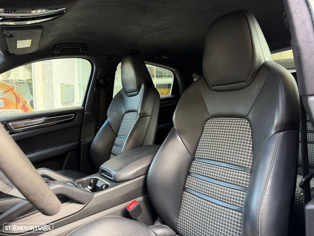 Porsche Cayenne Coupé E-Hybrid - 3