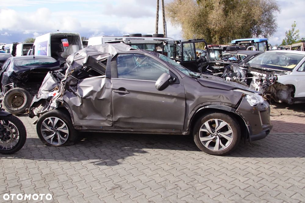 Auto na części - Citroen C4 Aircross 1.6 HDI 114 KM 9H05 F6MBC1ABZ KTZ 2015R Silnik Skrzynia Drzwi Błotnik Szyba Lusterko Klamka Lampa Deska Kokpit Sterownik Moduł Czujnik Licznik Kierownica Panel - 2