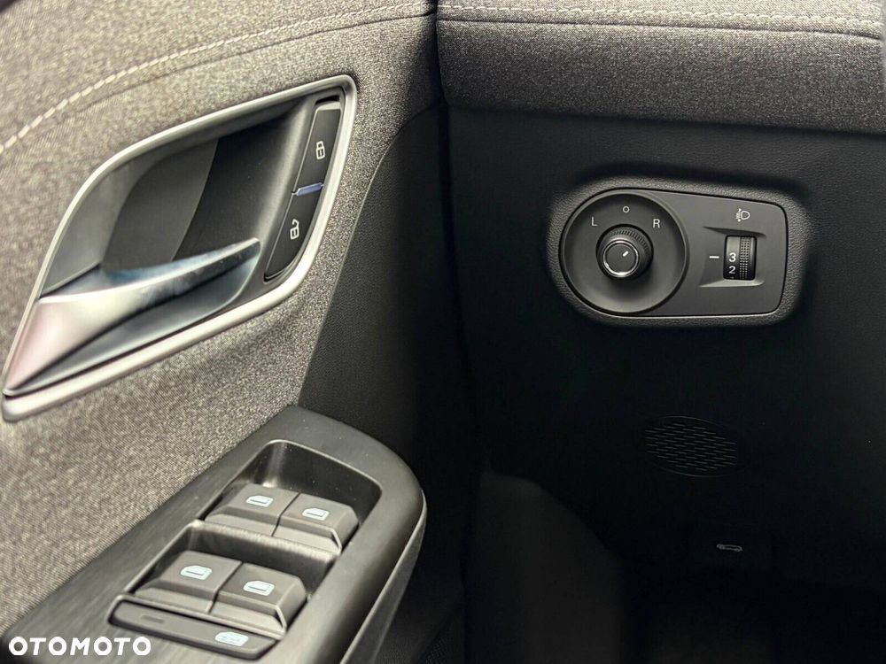 MG ZS Hybrid+ - 35