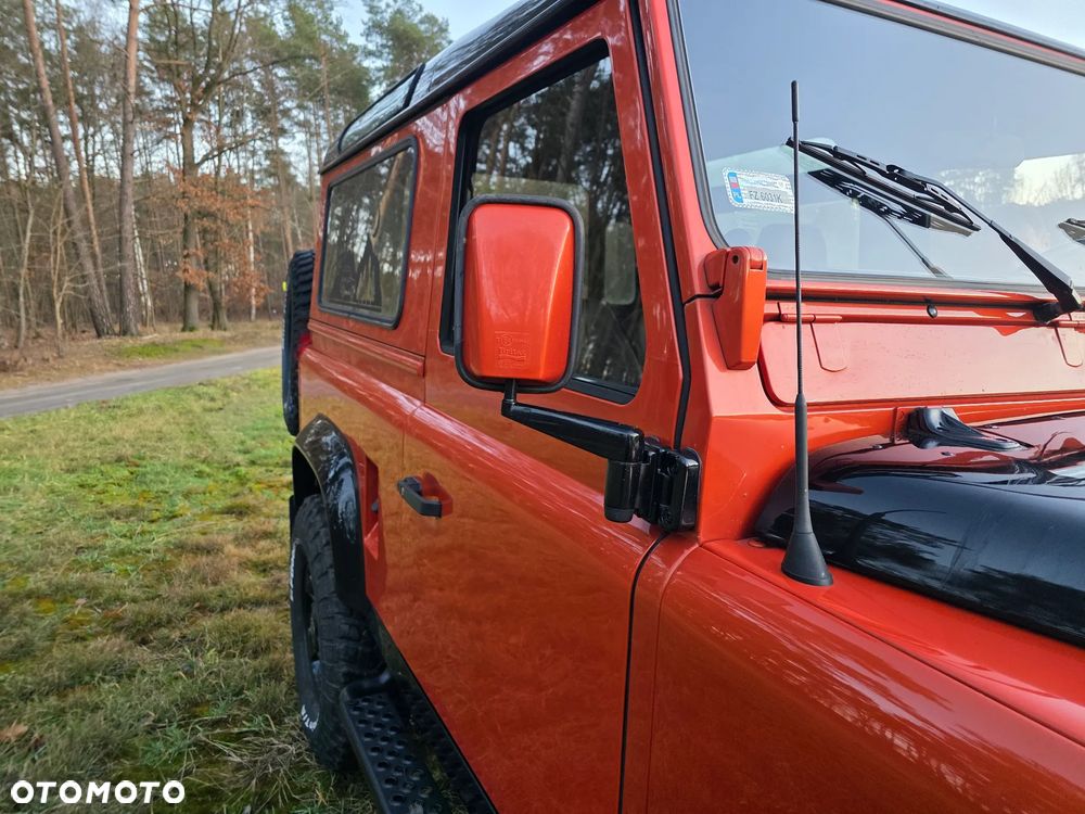 Land Rover Defender - 24